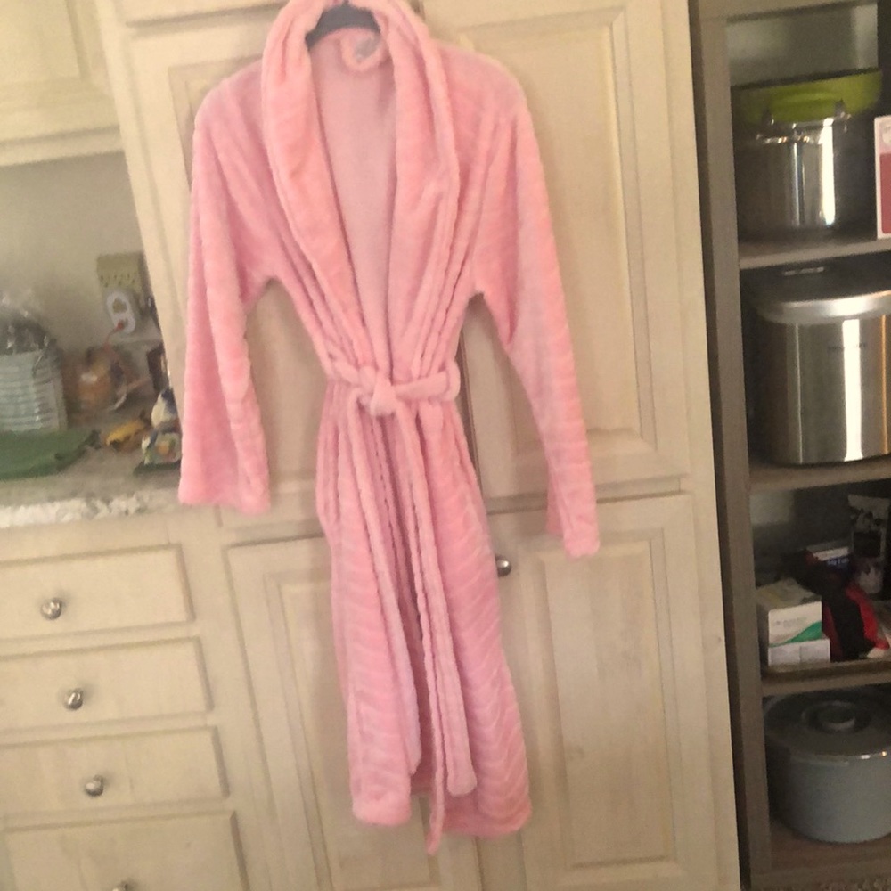 Cozy Super Soft Baby Pink Women’s Winter Robe…..Sz “One Sz Fits Most”